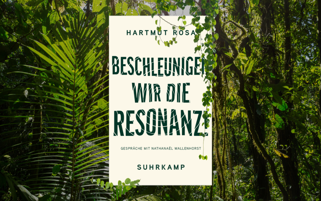 Buchcover Beschleunigen wir die Resonanz von Hartmut Rosa in grünem Blattwerk